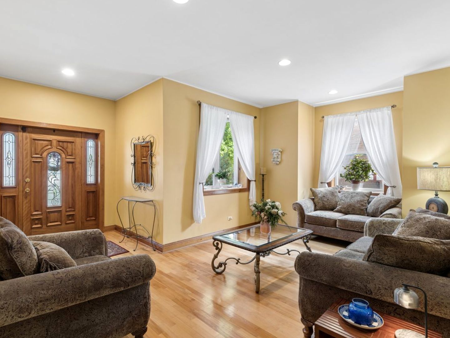 3328 N Plainfield Avenue Property Photo 5