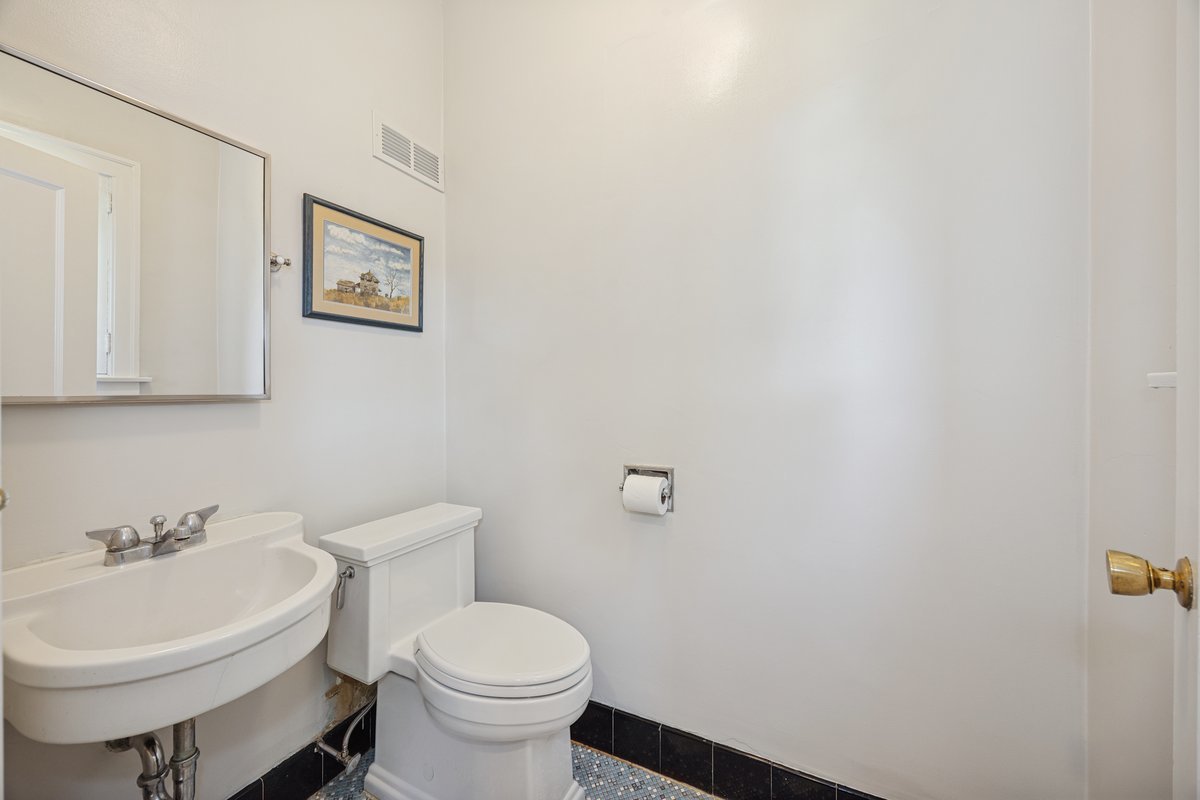 7605 Washington Boulevard Property Photo 14