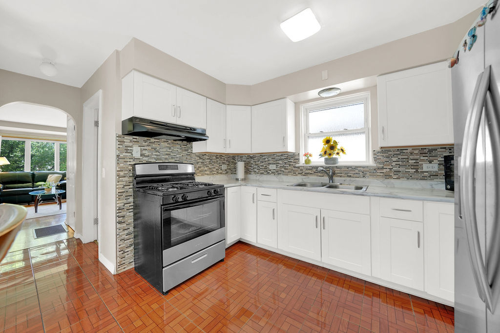 5639 S Christiana Avenue Property Photo 6