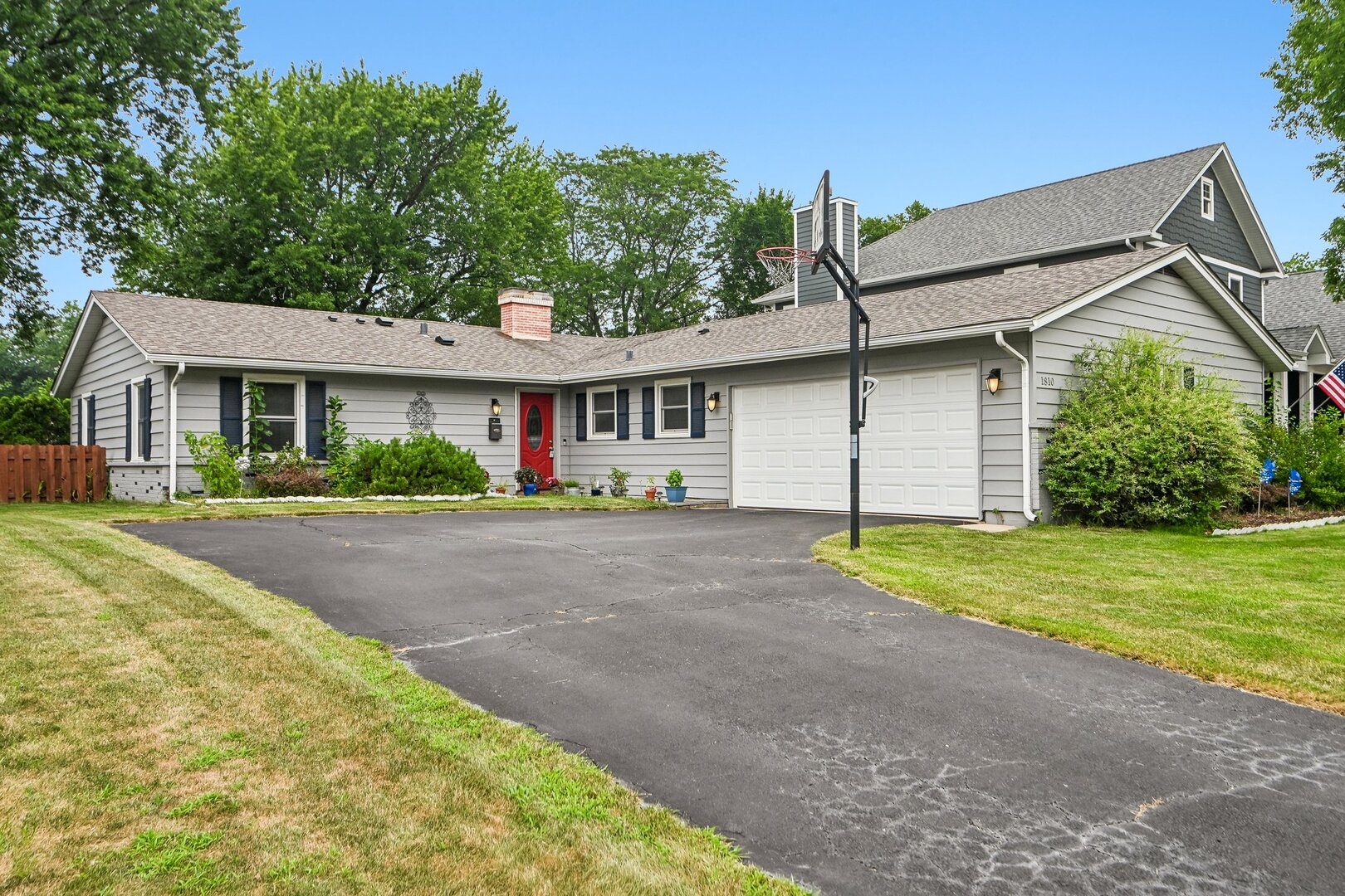 1810 N Ridge Avenue Property Photo 1