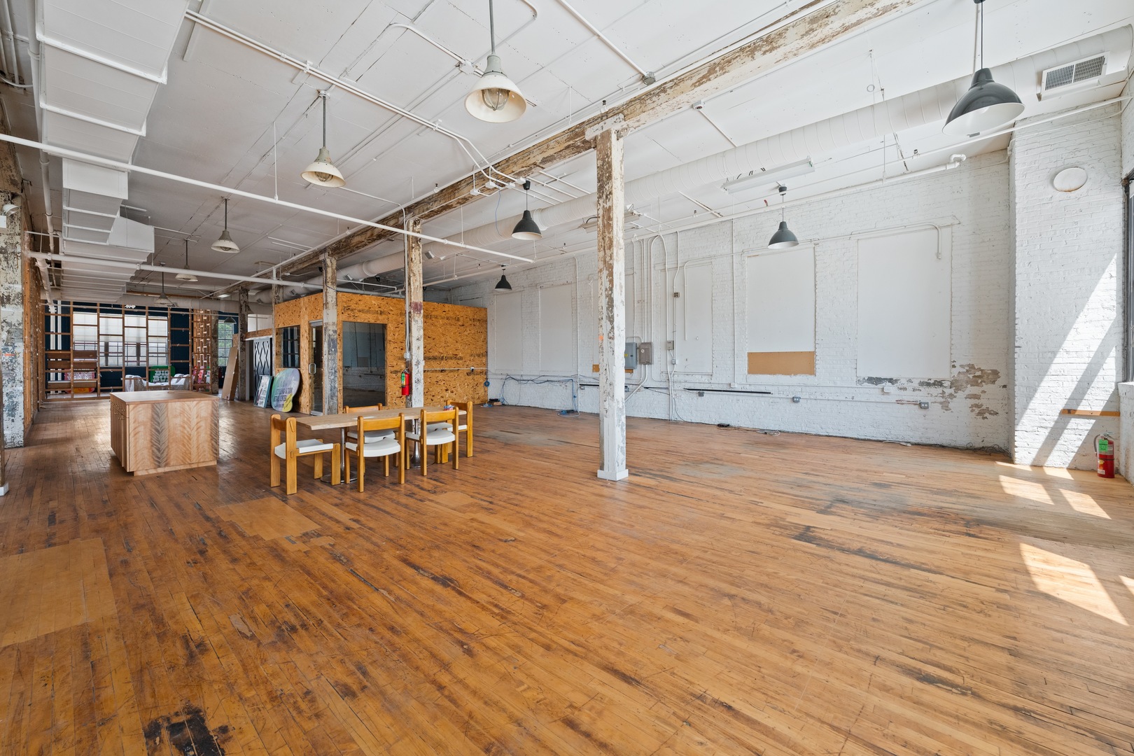 401 N Wood Street Property Photo 6