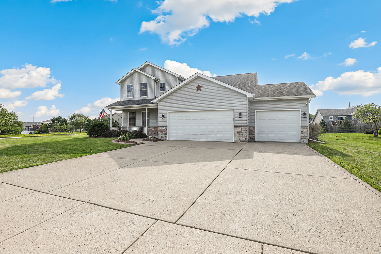 14901 Euclid Street Property Photo 3