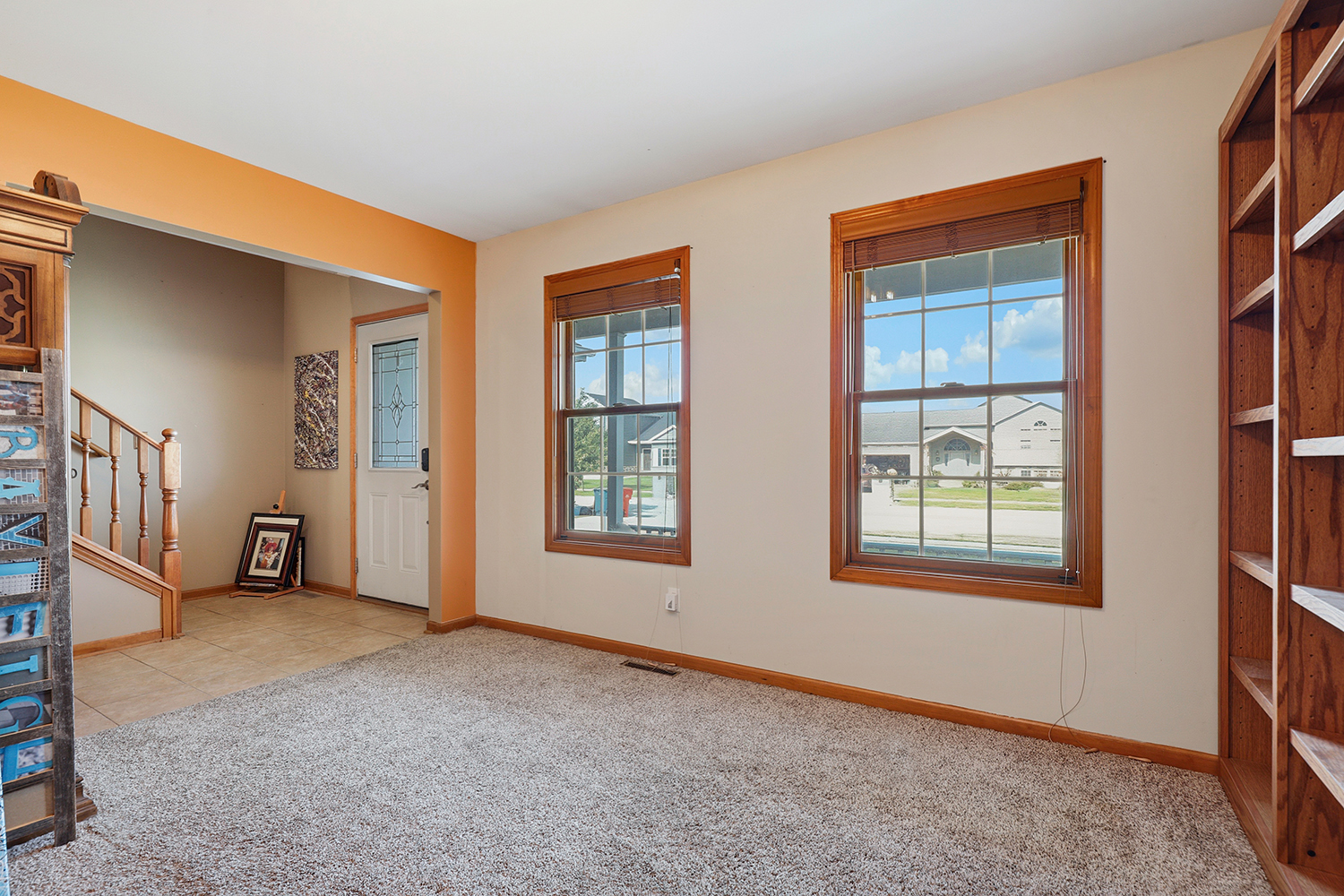 14901 Euclid Street Property Photo 6