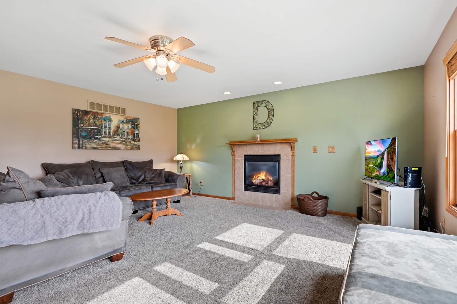 14901 Euclid Street Property Photo 7