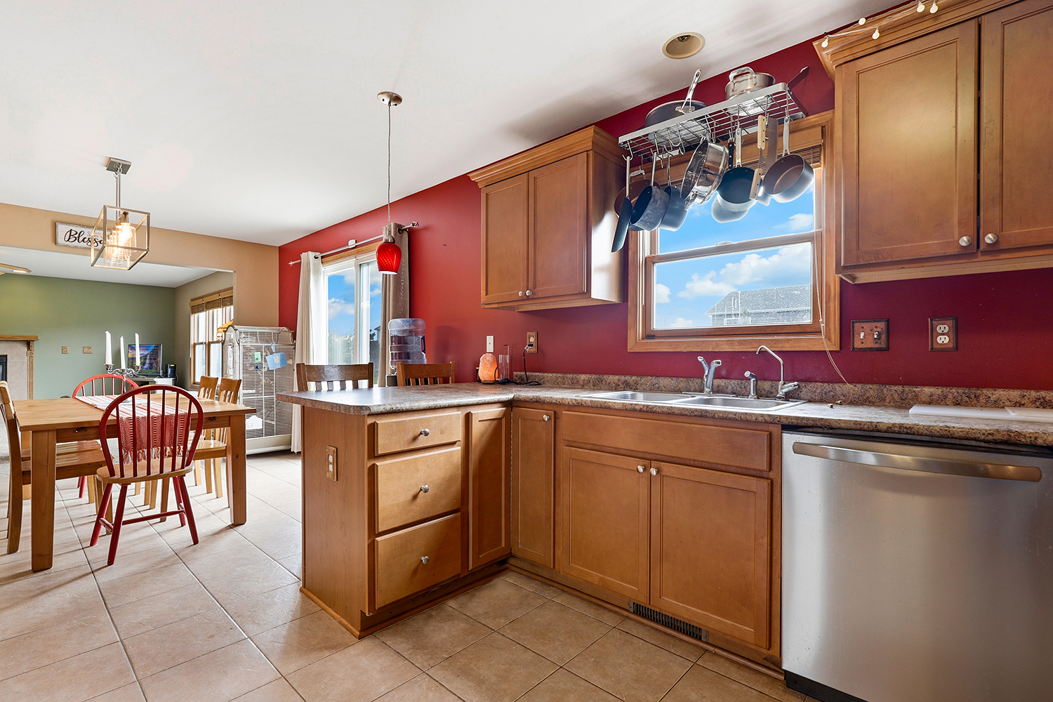 14901 Euclid Street Property Photo 11