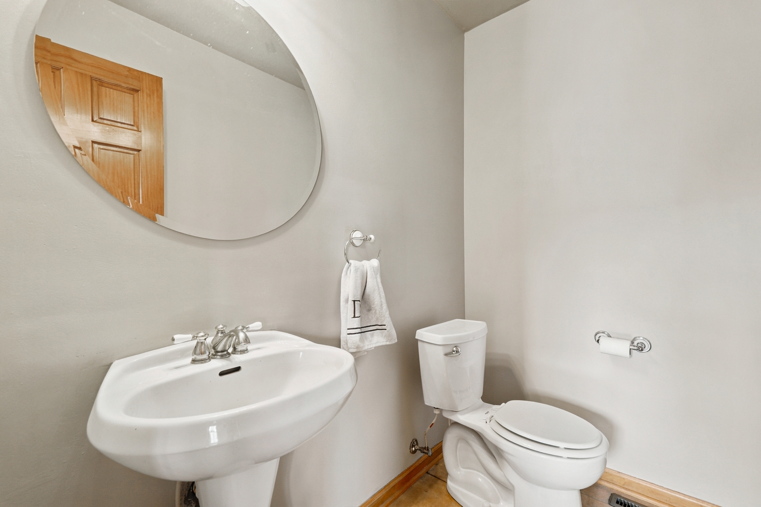 14901 Euclid Street Property Photo 14
