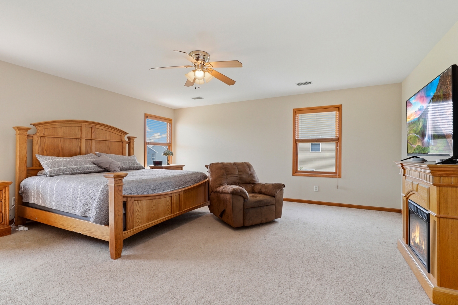 14901 Euclid Street Property Photo 16