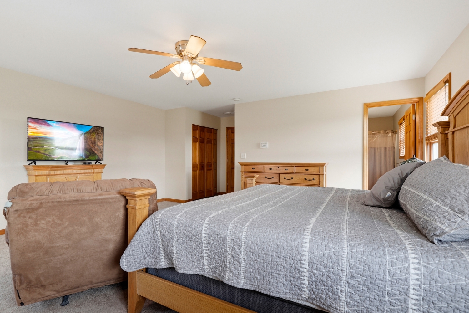 14901 Euclid Street Property Photo 17