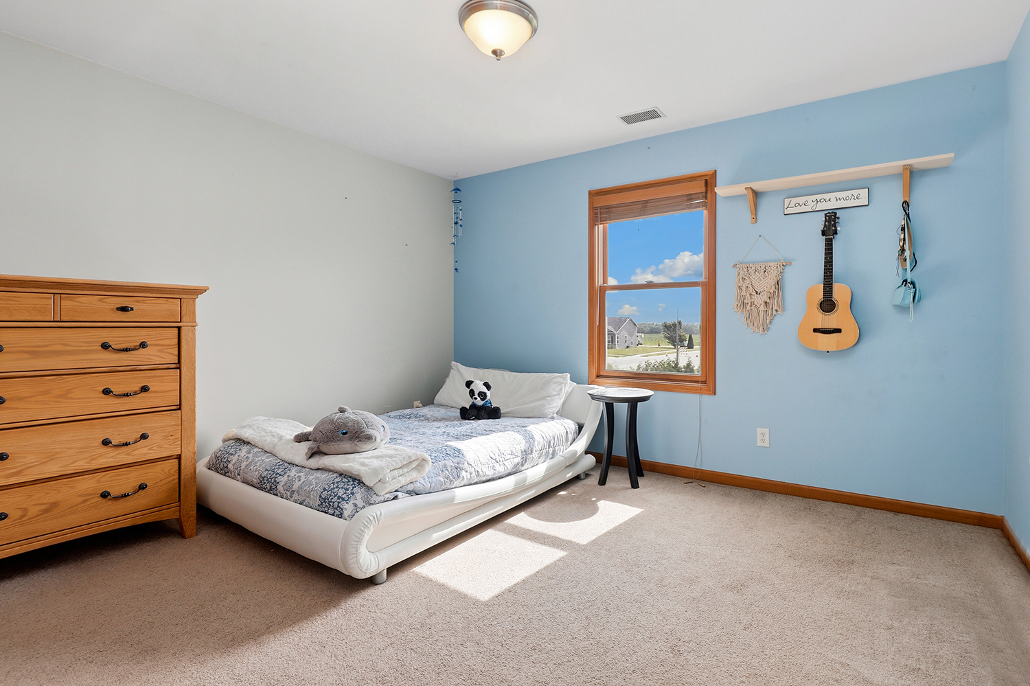 14901 Euclid Street Property Photo 20