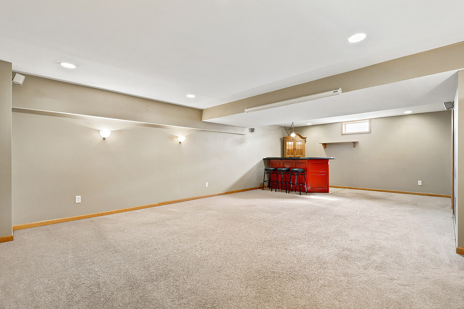 14901 Euclid Street Property Photo 25