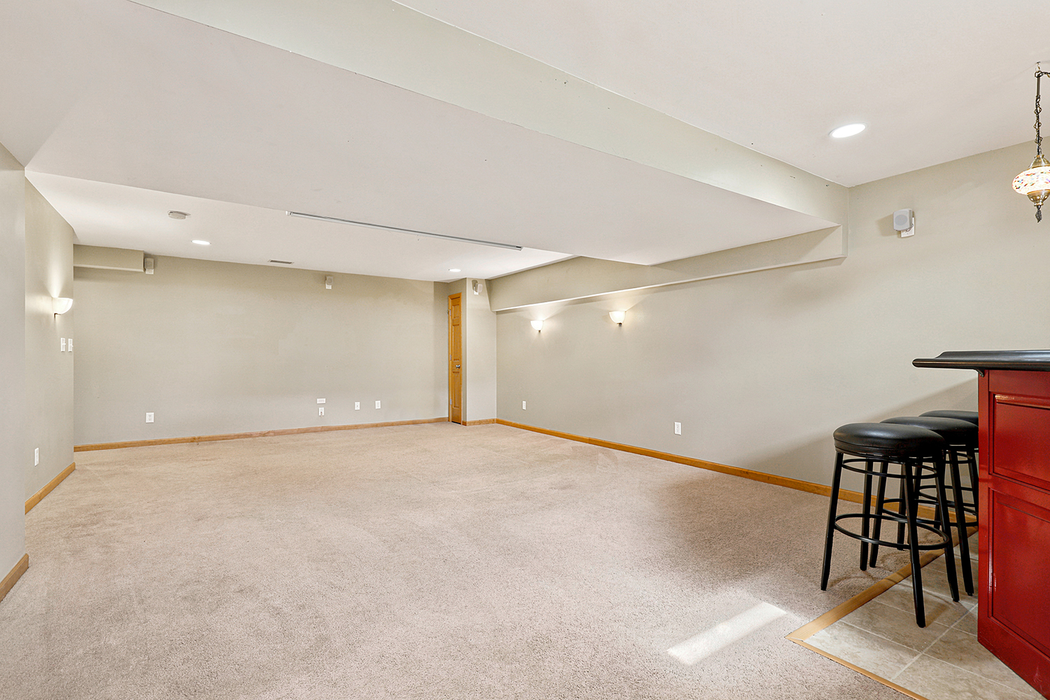 14901 Euclid Street Property Photo 26