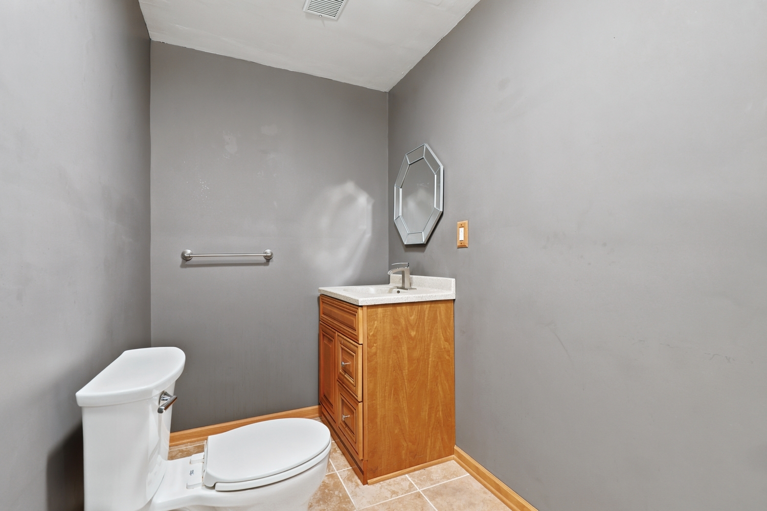 14901 Euclid Street Property Photo 27