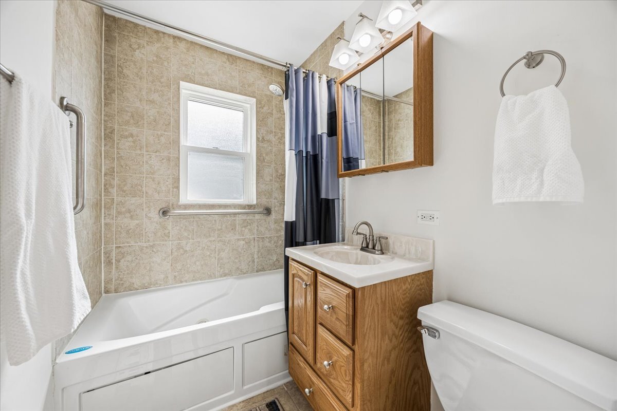 1527 N Wolf Road Property Photo 10