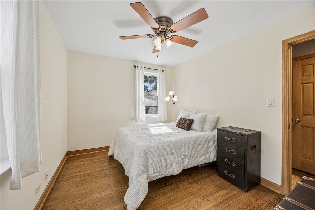 1527 N Wolf Road Property Photo 11
