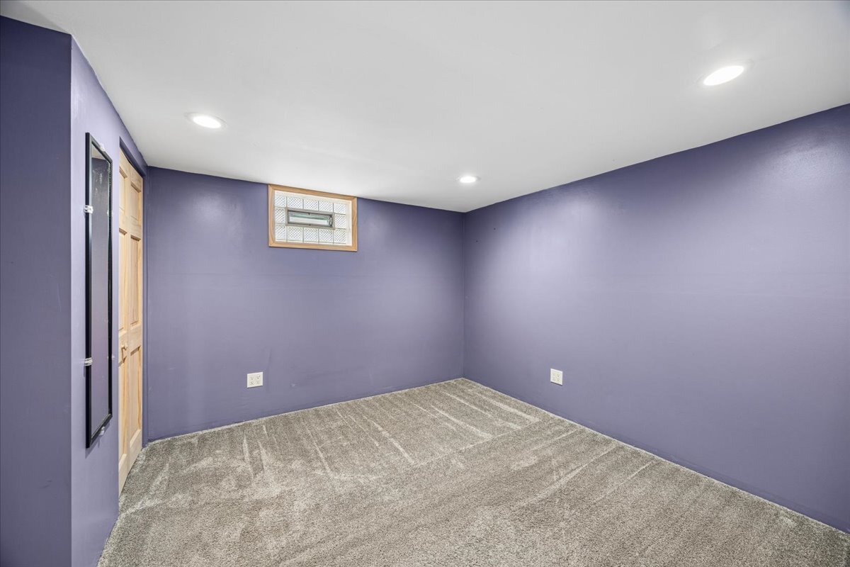 1527 N Wolf Road Property Photo 16