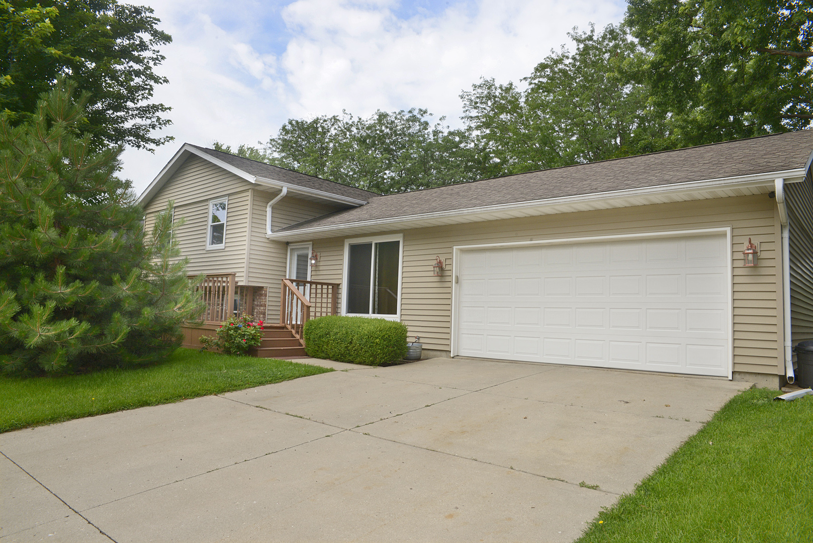 1405 Dakota Drive Property Photo 1
