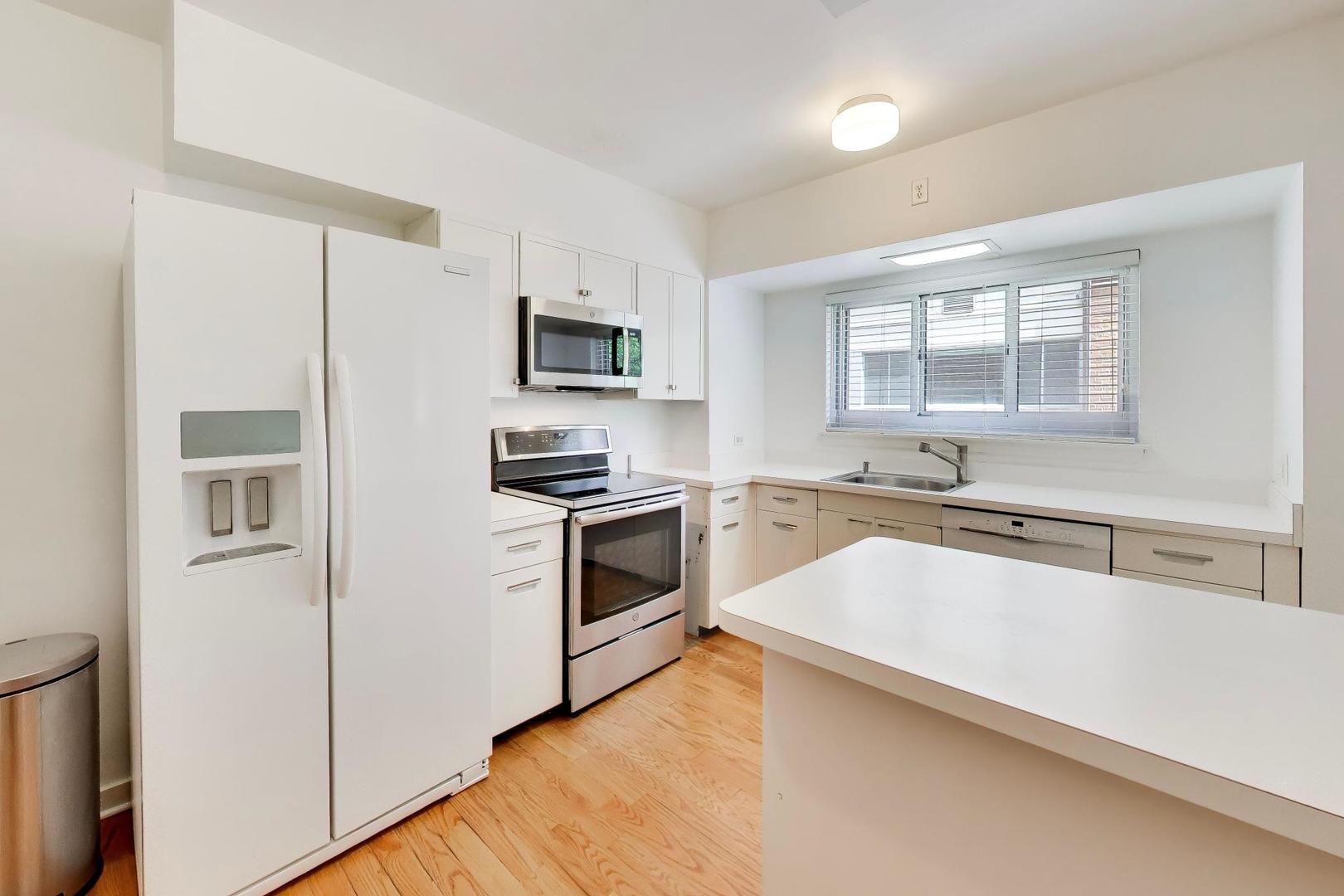 1508 Hinman Avenue 3a Property Photo 9