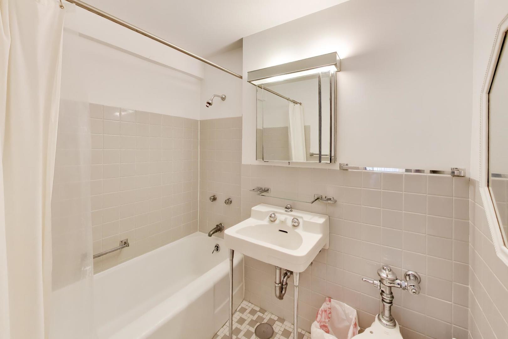 1508 Hinman Avenue 3a Property Photo 14