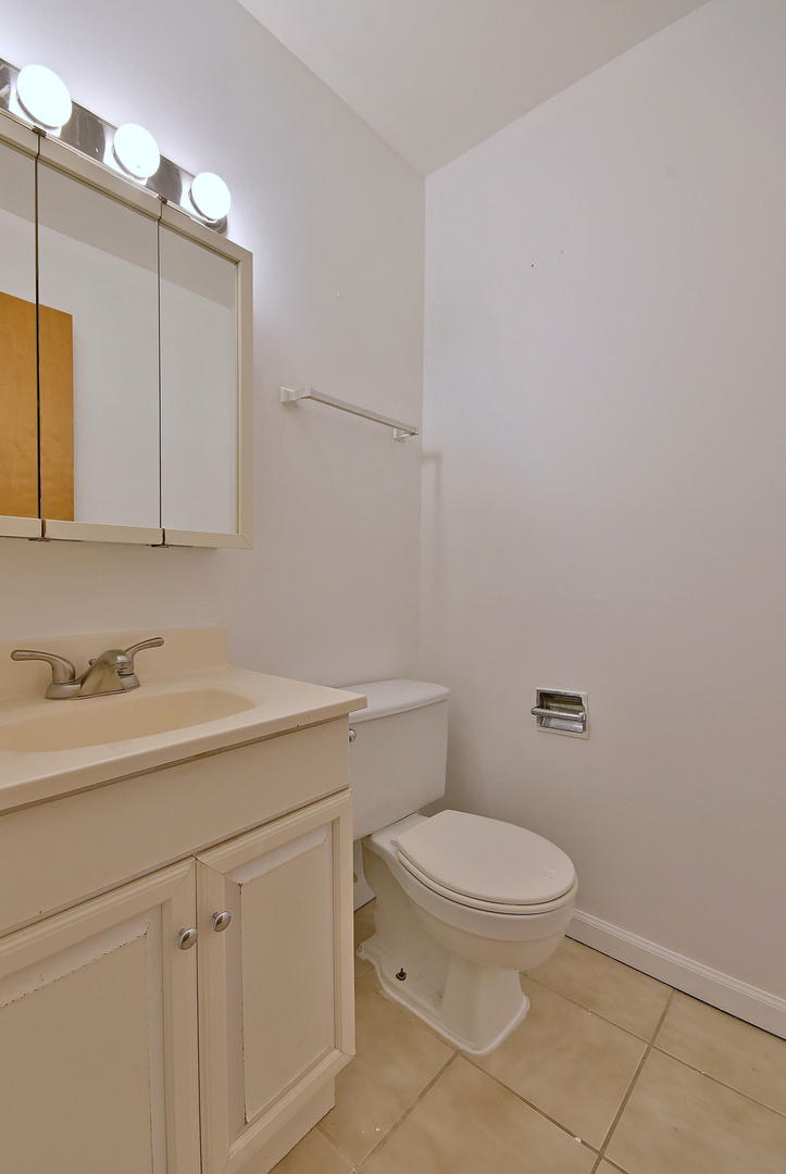 8637 1/2 W Foster Avenue 1b Property Photo 19