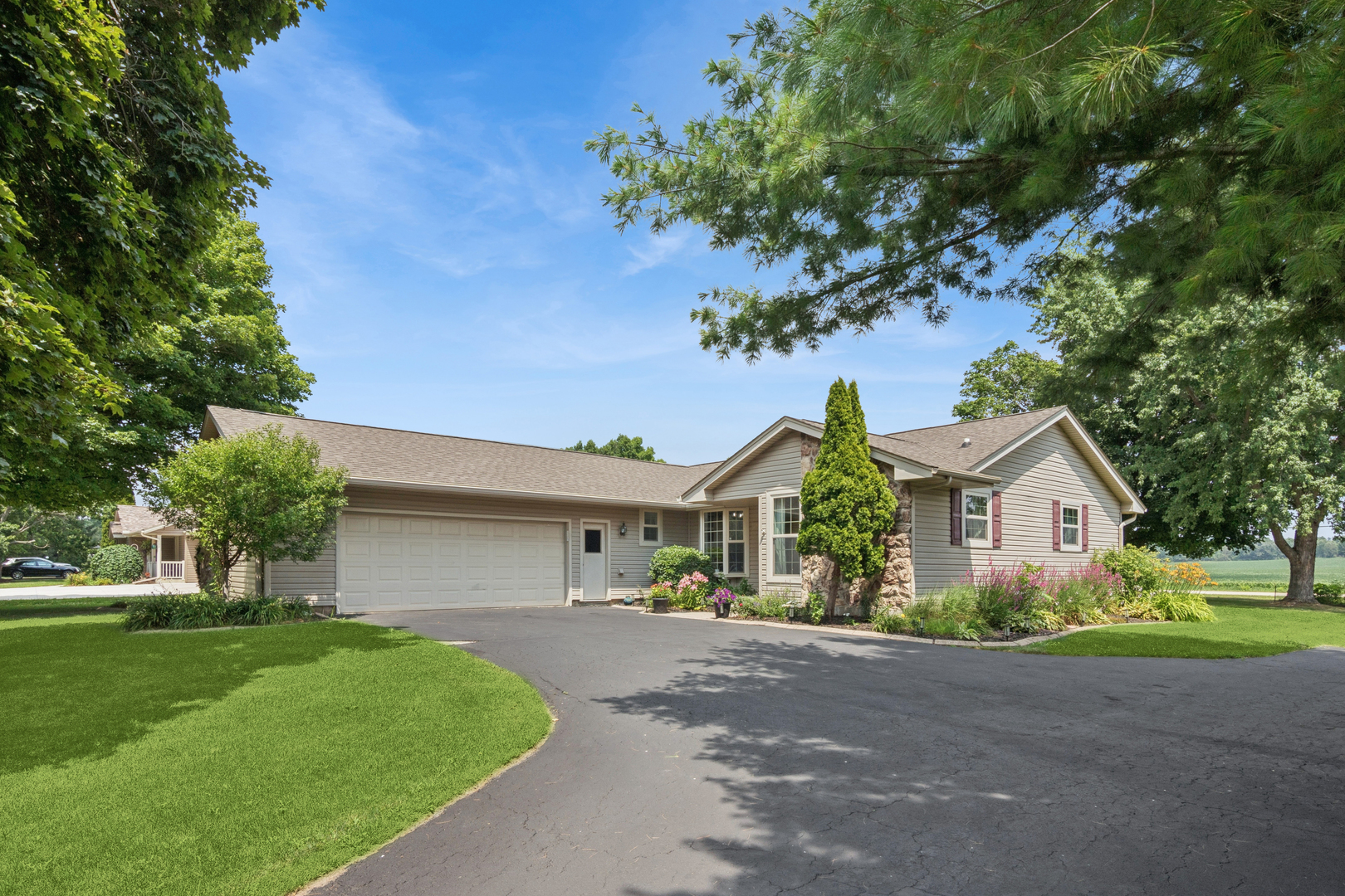9761 Squire Lane Property Photo 1