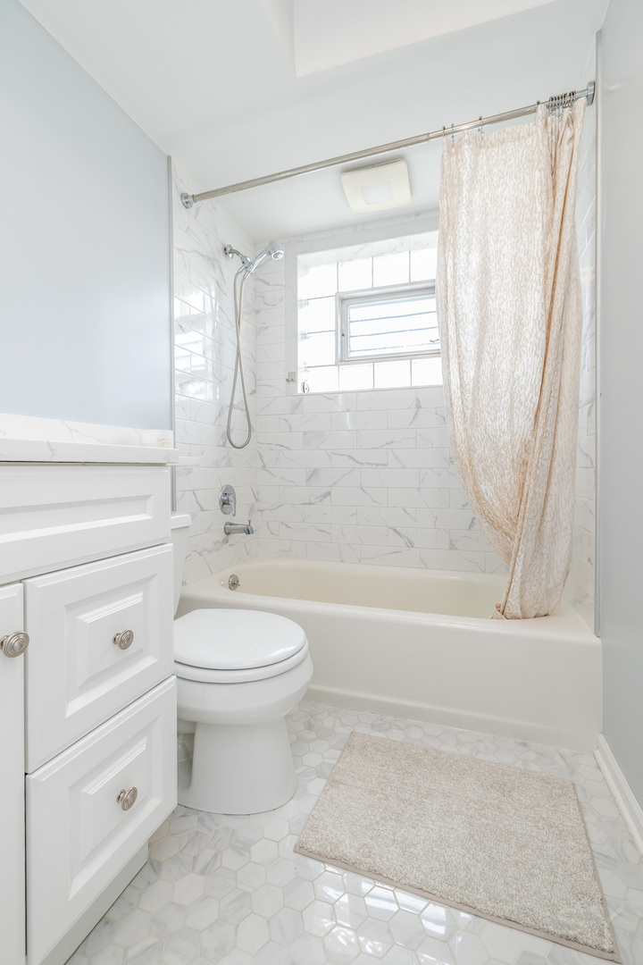 7148 W Addison Street C Property Photo 10