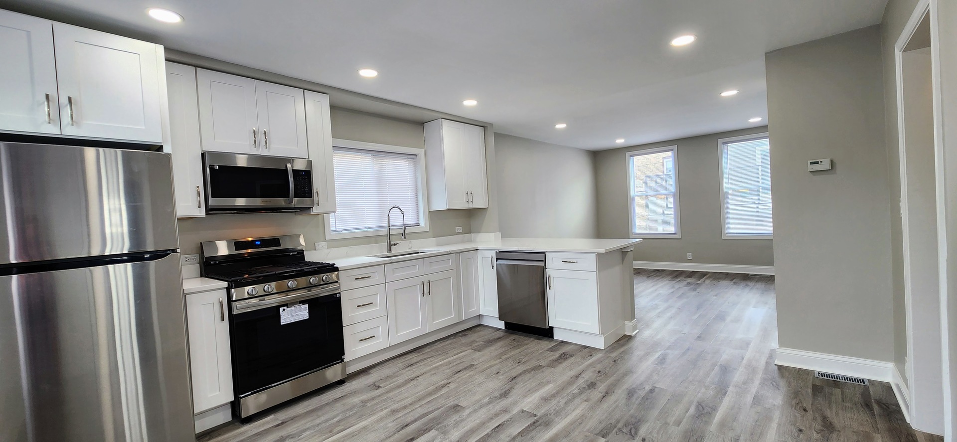 3816 W Montrose Avenue Property Photo 5