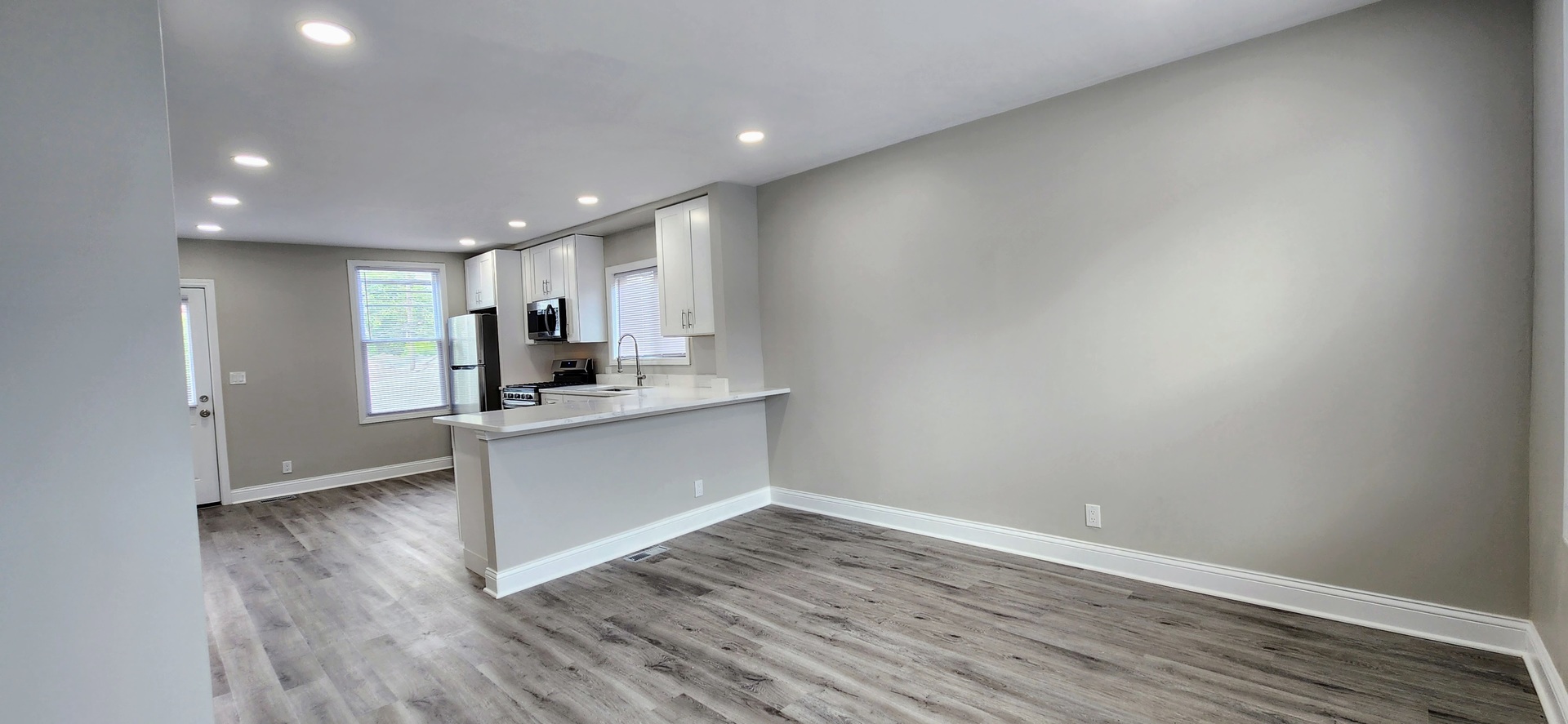 3816 W Montrose Avenue Property Photo 6