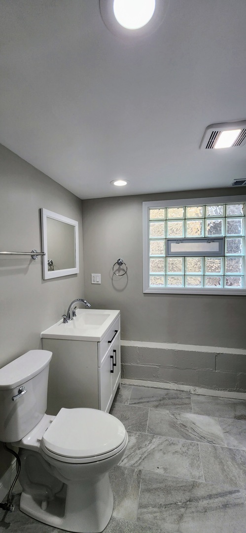 3816 W Montrose Avenue Property Photo 16