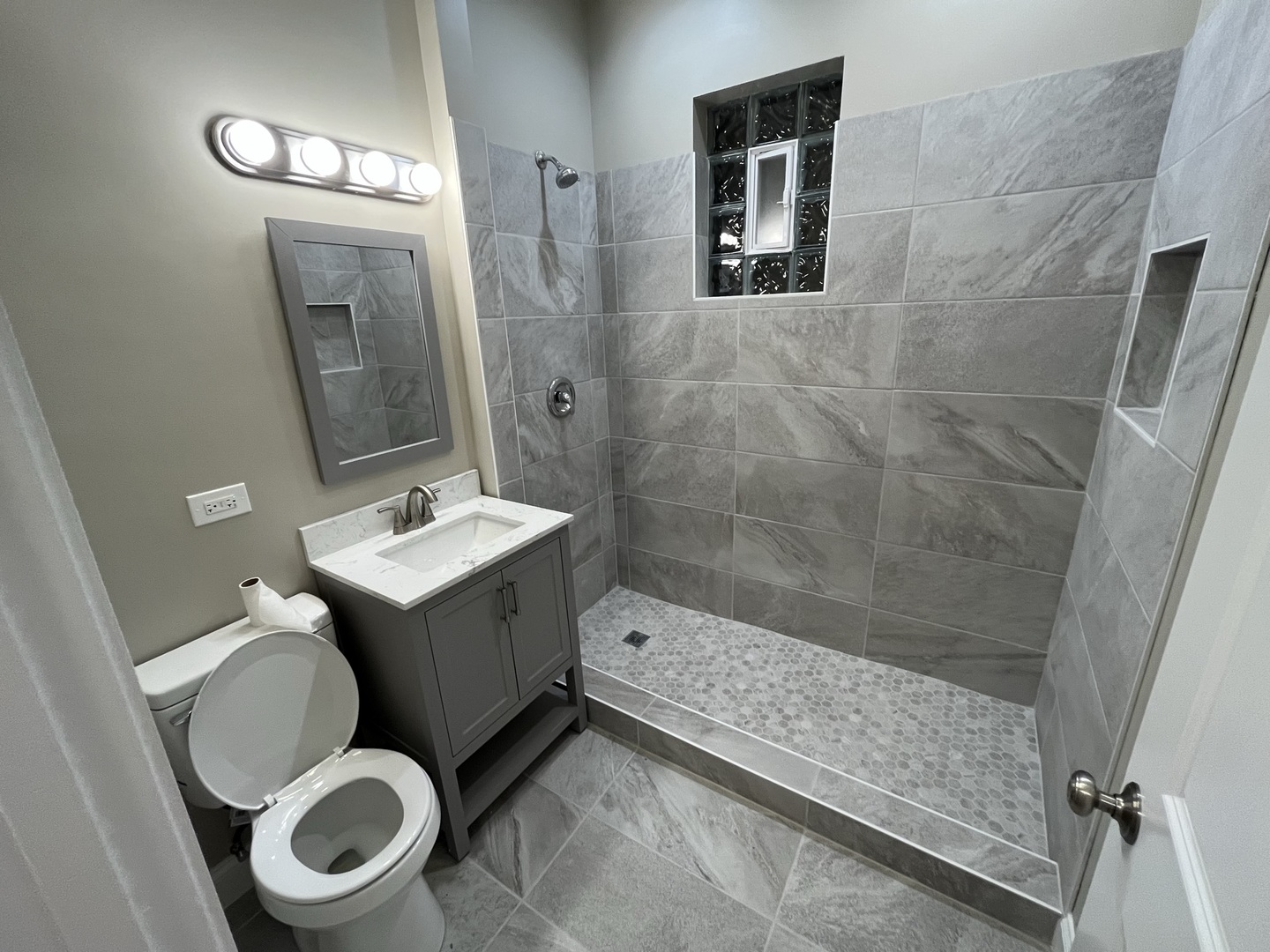 3816 W Montrose Avenue Property Photo 32