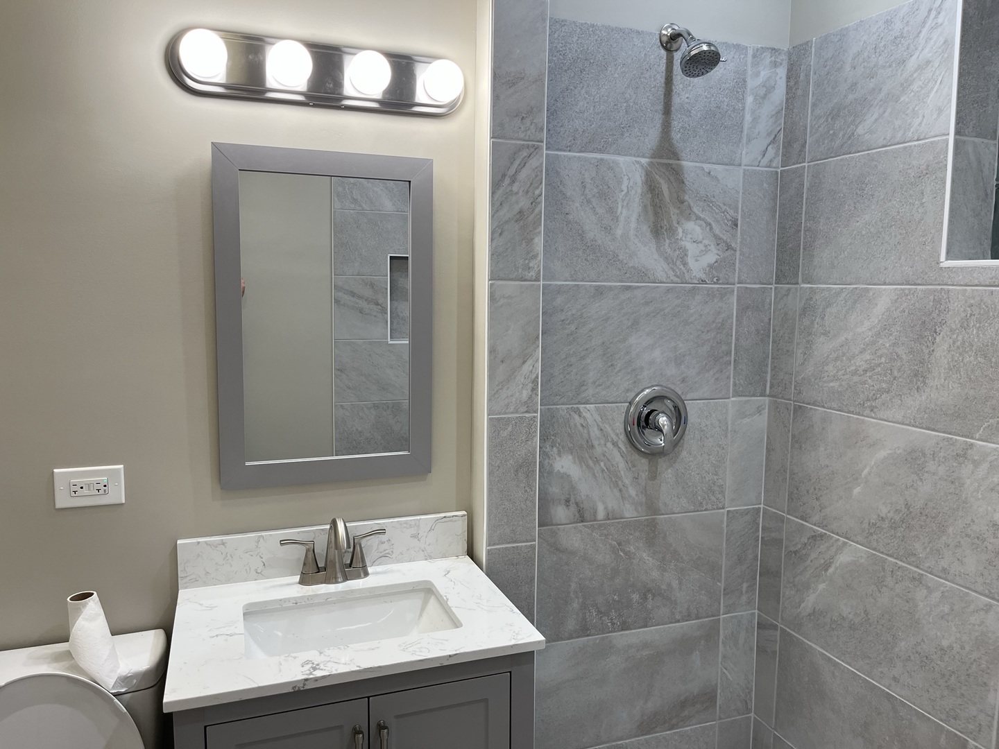 3816 W Montrose Avenue Property Photo 34