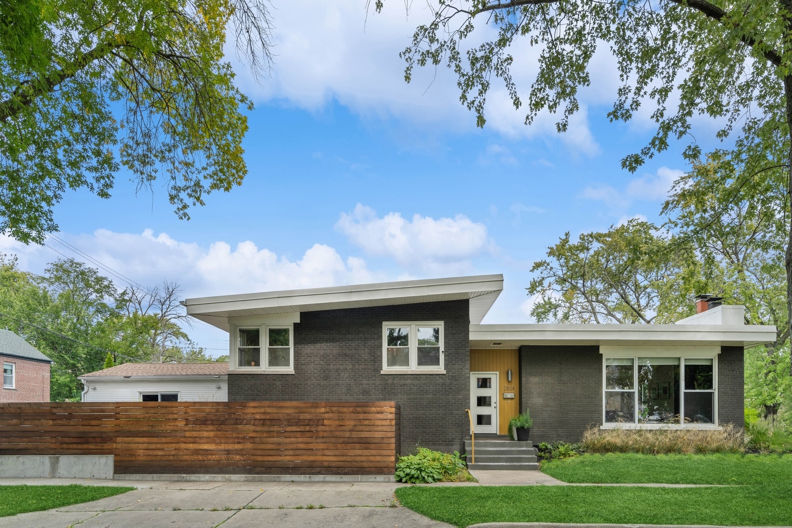 2804 W Rascher Avenue Property Photo 1