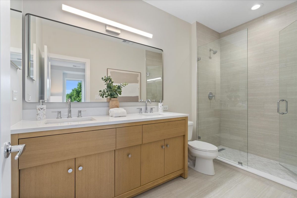 1729 W George Street Property Photo 20