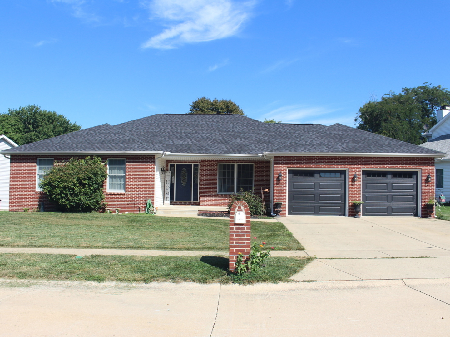 1402 W Masters Lane Property Photo 1