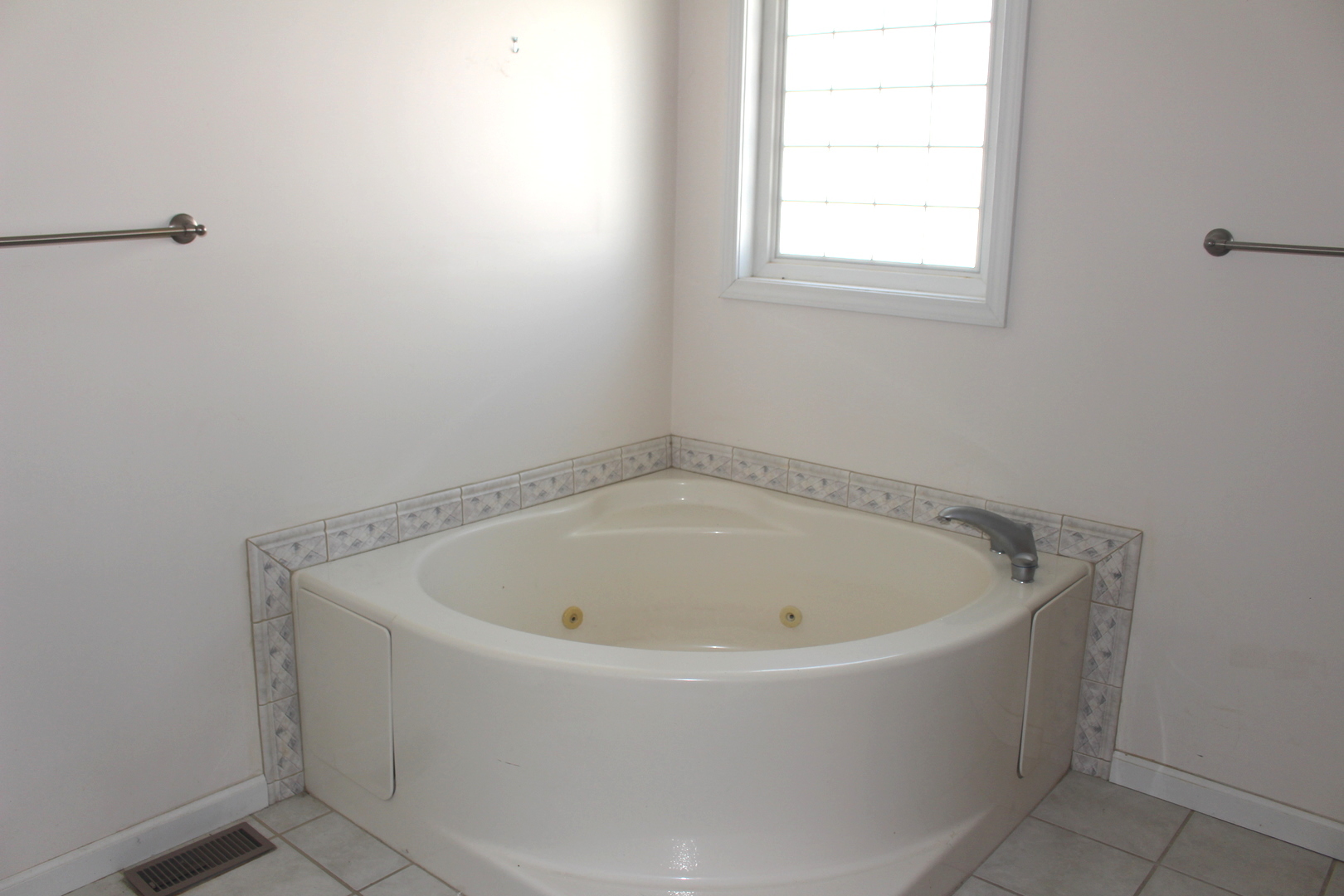 1402 W Masters Lane Property Photo 7
