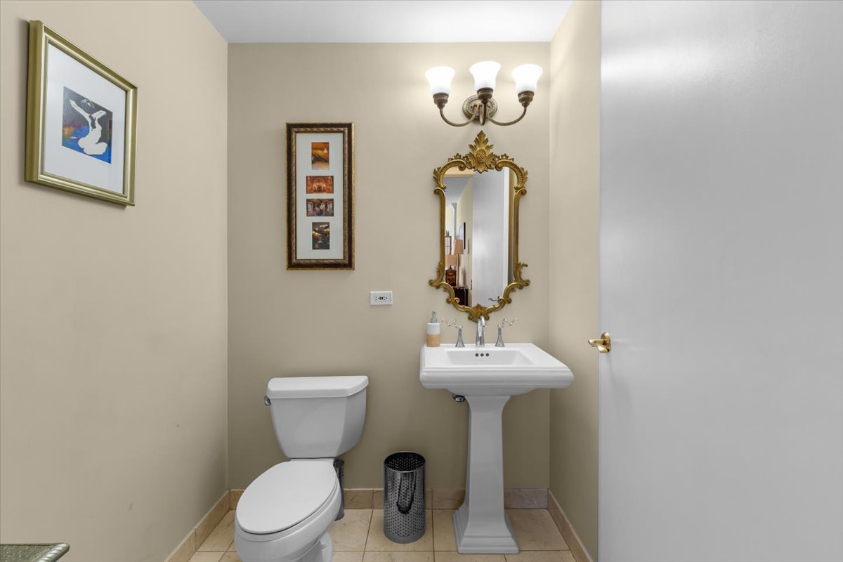 57 E Delaware Place 1104 Property Photo 14