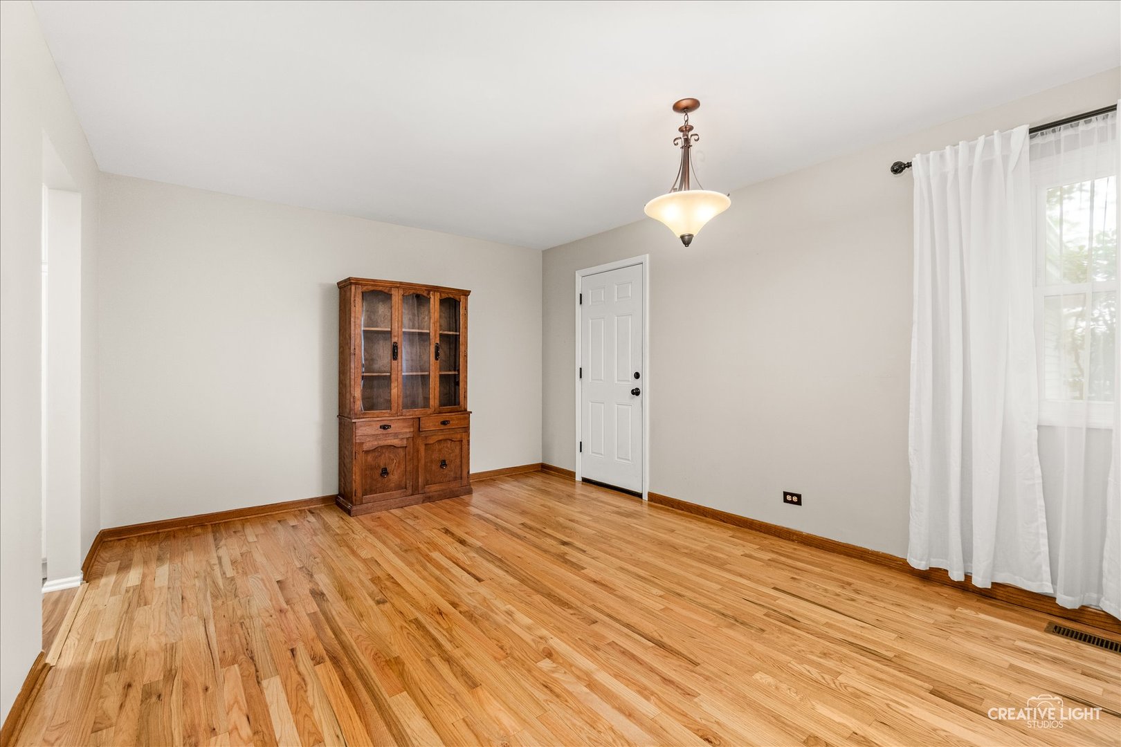 30w375 Pinehurst Drive Property Photo 4