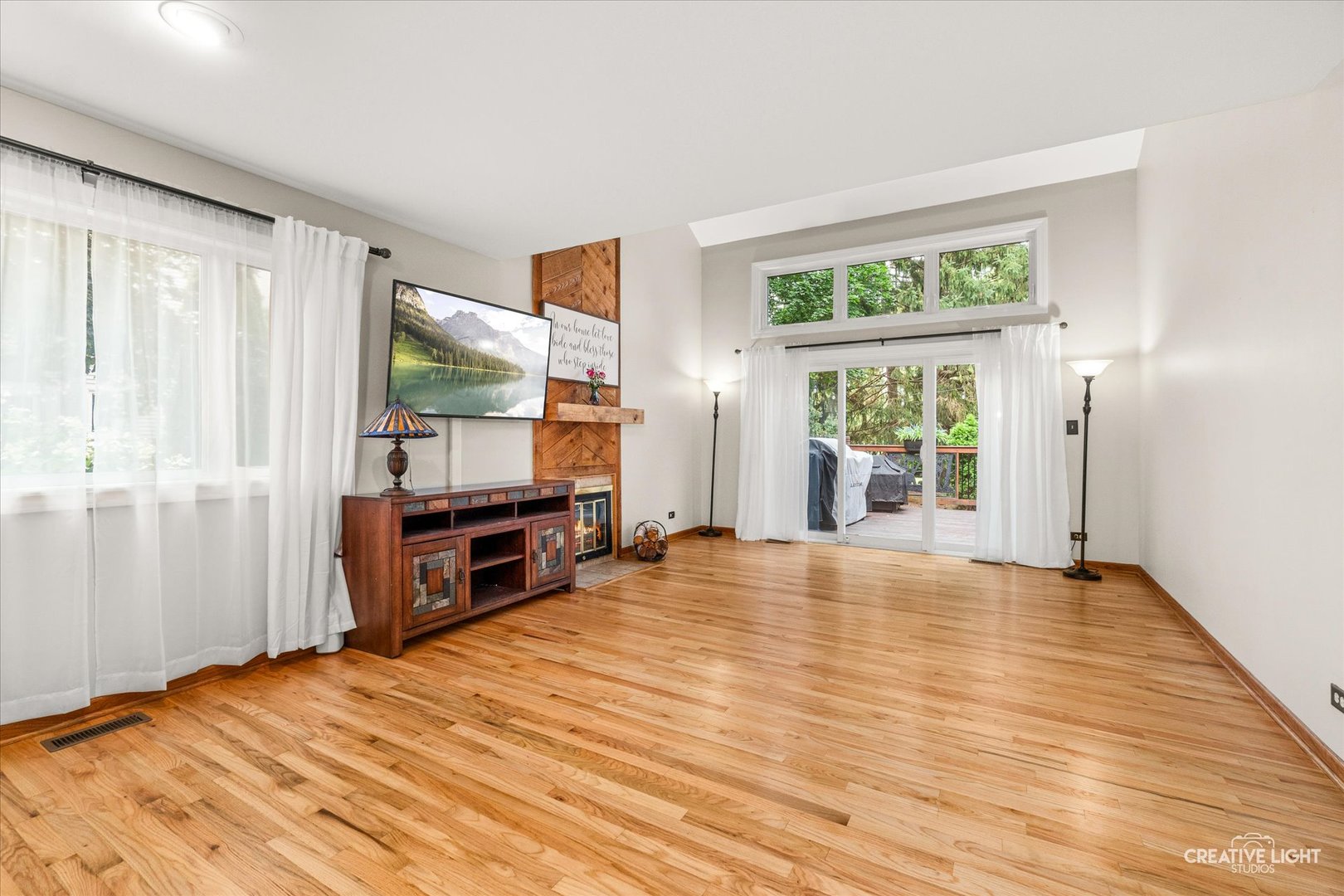 30w375 Pinehurst Drive Property Photo 6
