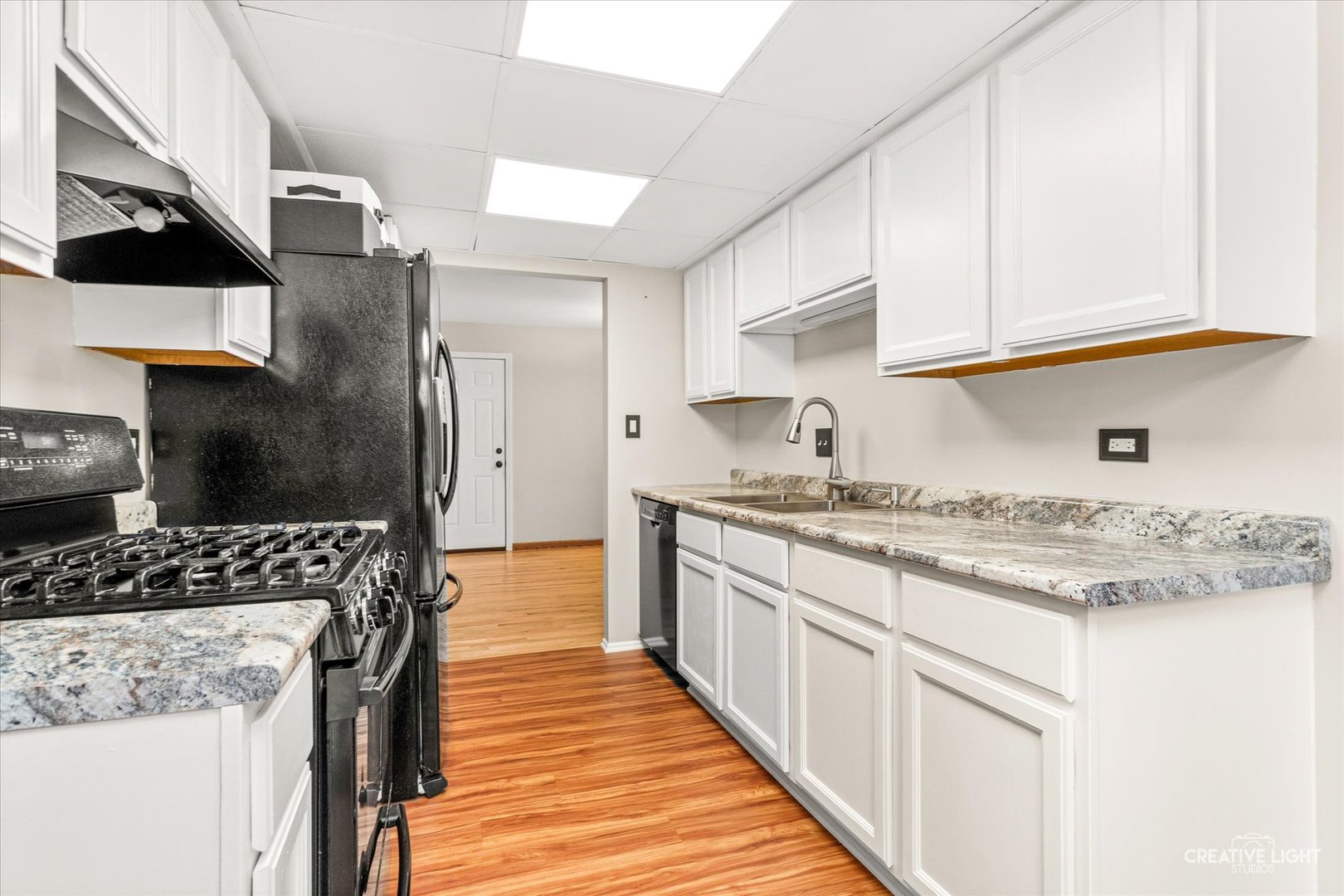 30w375 Pinehurst Drive Property Photo 10