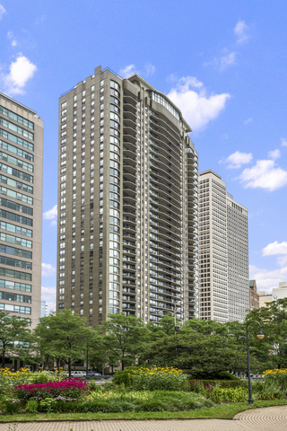 1040 N Lake Shore Drive 26B Property Photo 1