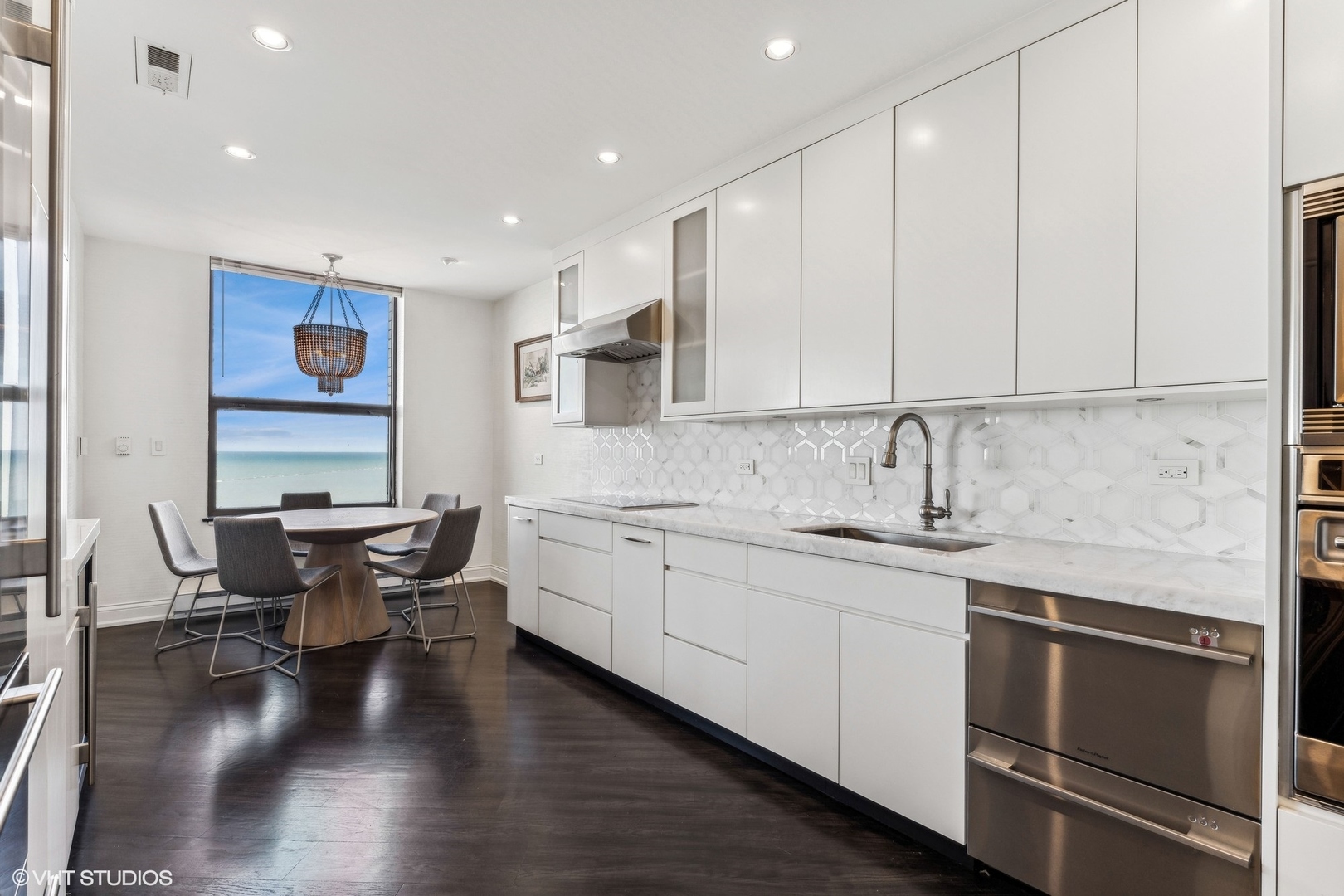 1040 N Lake Shore Drive 26b Property Photo 8