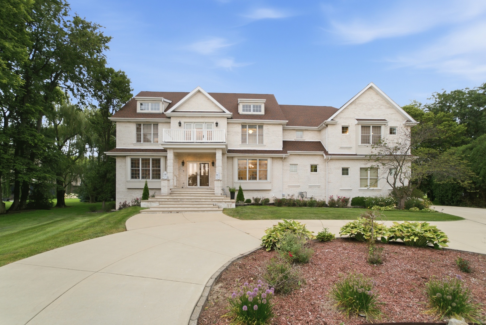 1096 Country Lane Property Photo 3