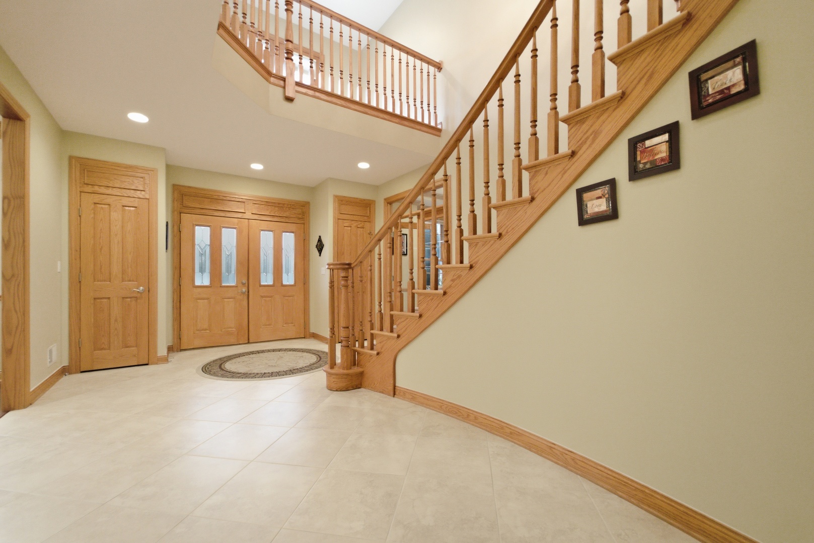 1096 Country Lane Property Photo 5