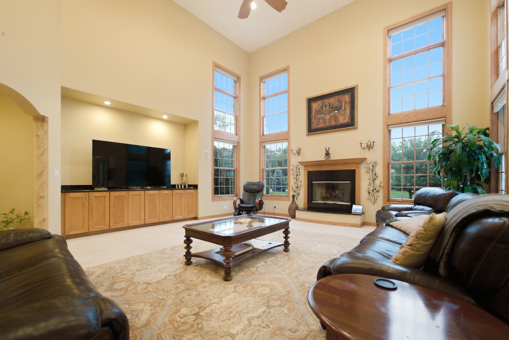 1096 Country Lane Property Photo 7