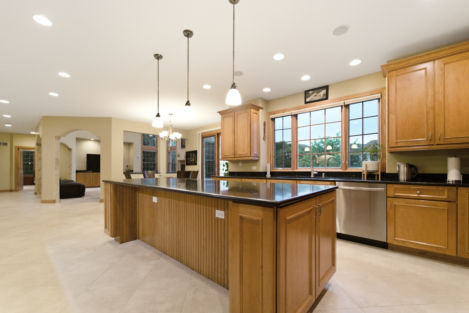 1096 Country Lane Property Photo 11