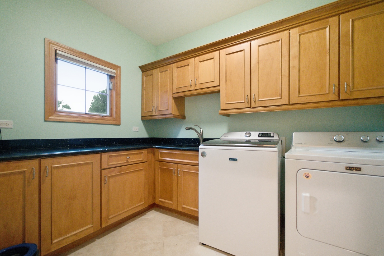 1096 Country Lane Property Photo 19