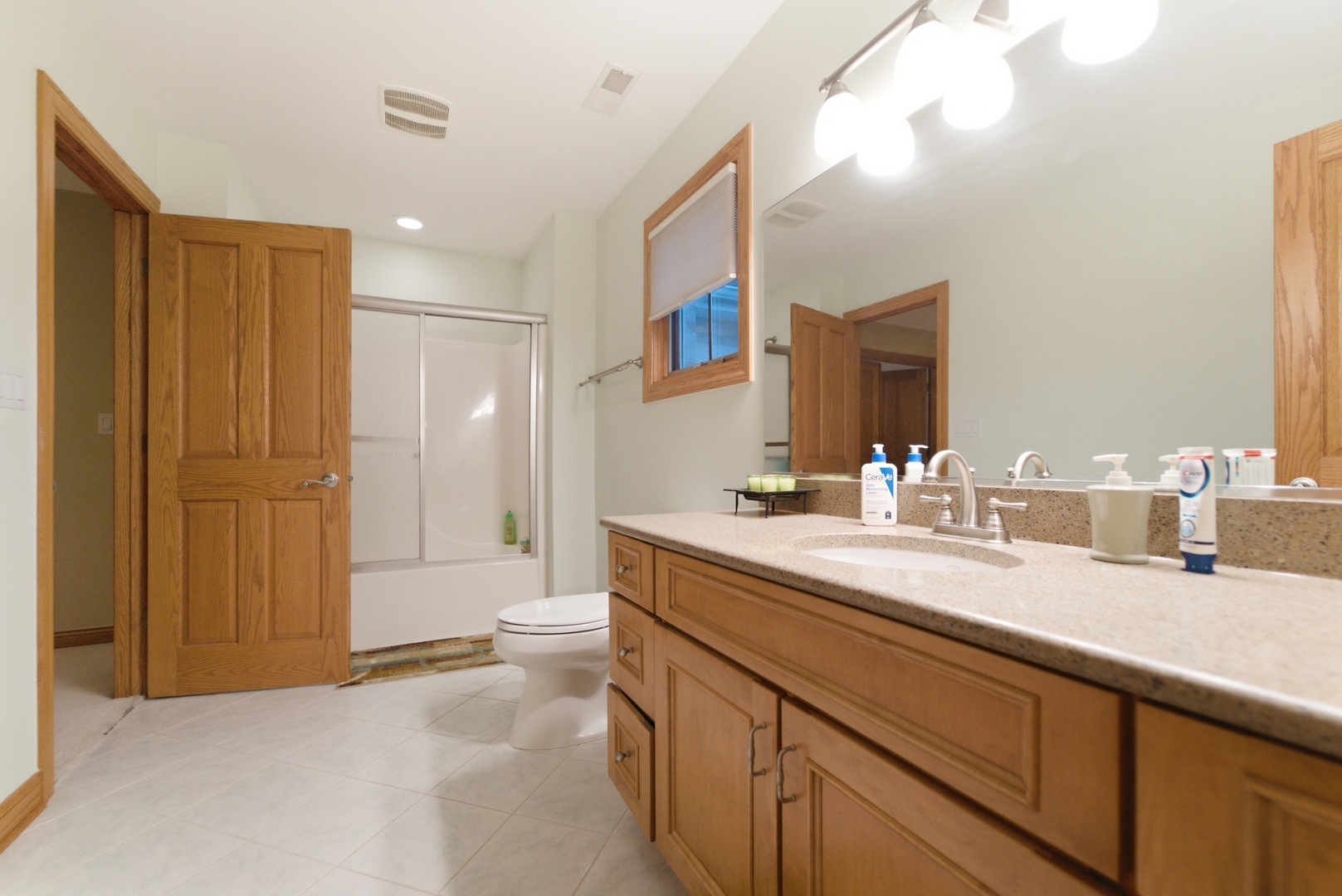 1096 Country Lane Property Photo 32