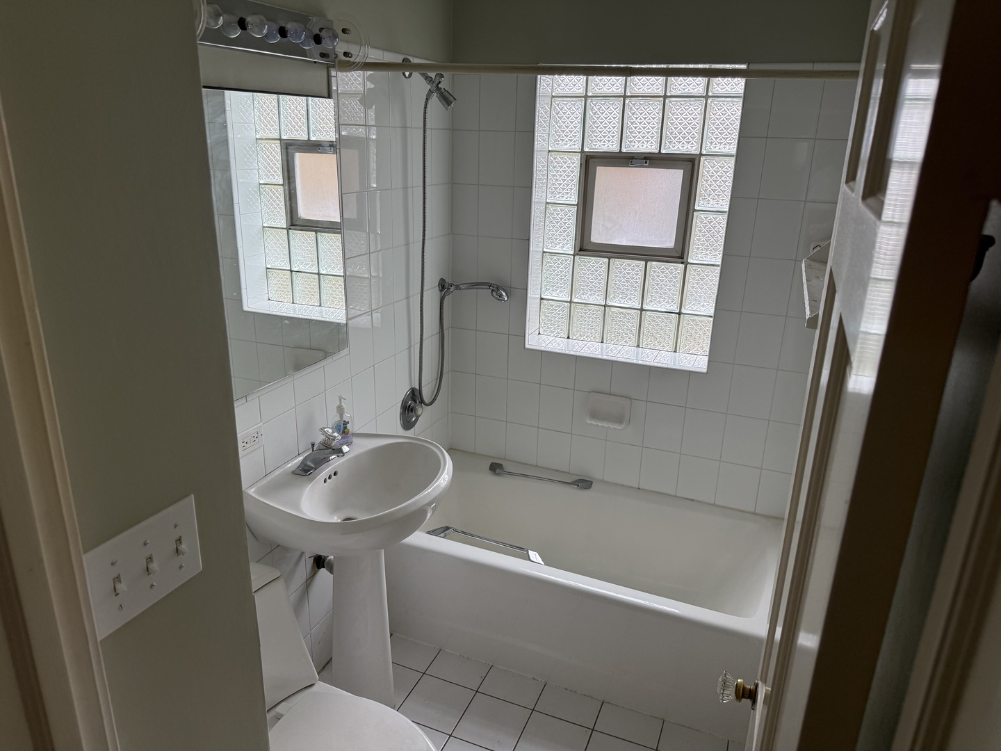 4335 N Overhill Avenue Property Photo 4