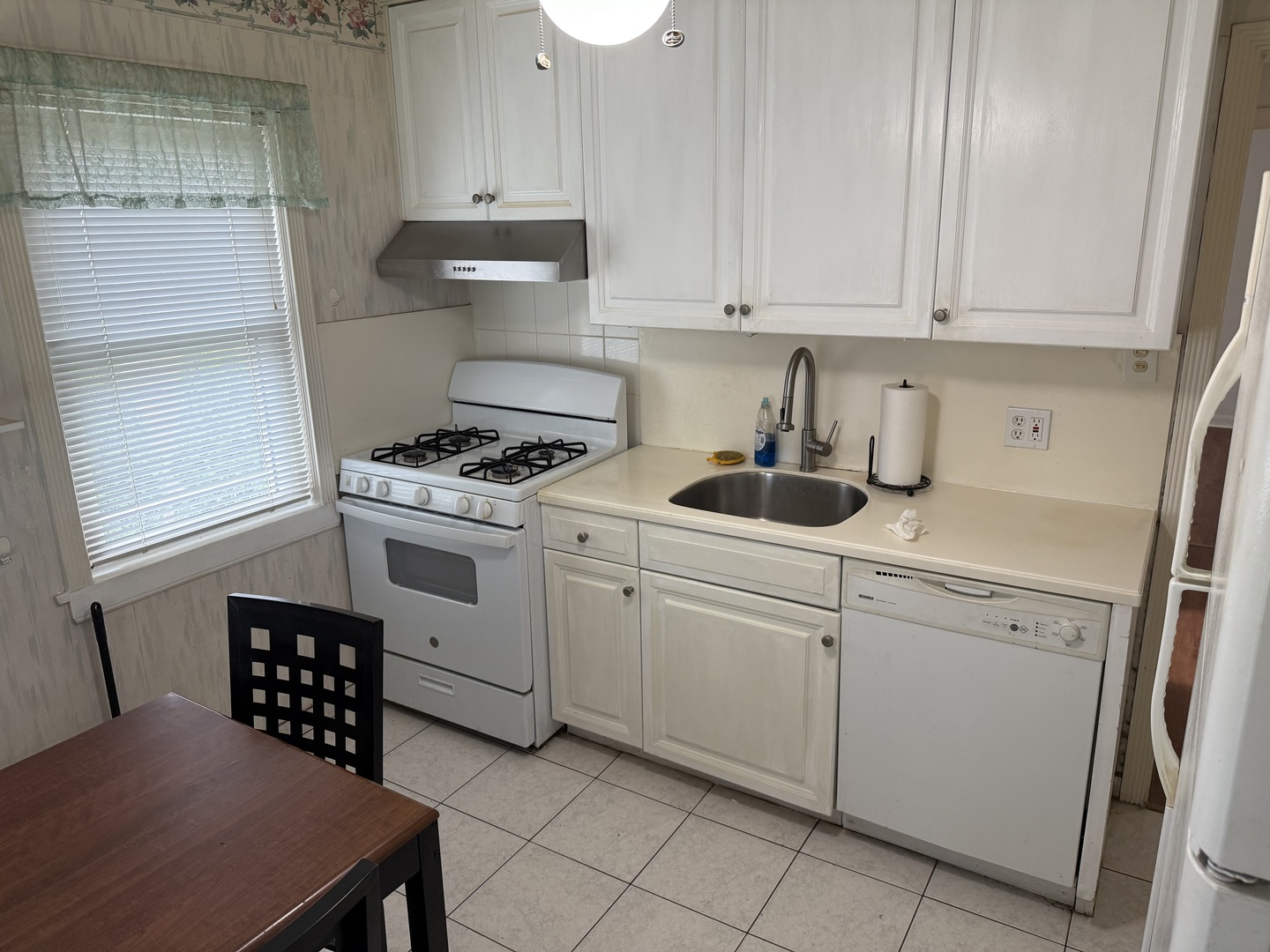 4335 N Overhill Avenue Property Photo 6