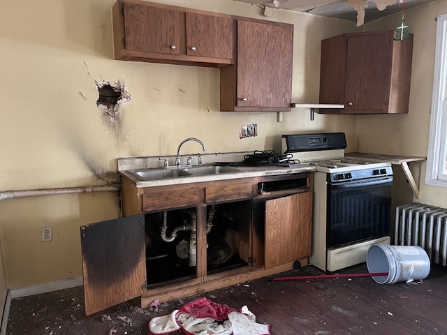 814 Greenbay Avenue Property Photo 3