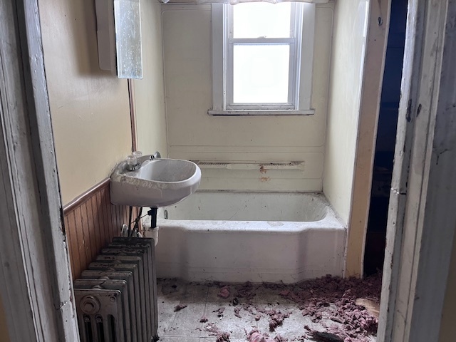 814 Greenbay Avenue Property Photo 10